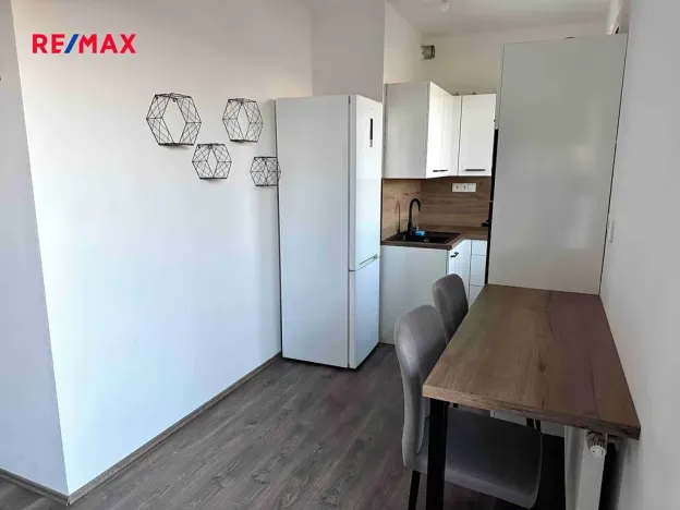 Pronájem bytu 1+kk, Praha - Pitkovice, Strakošová, 32 m2