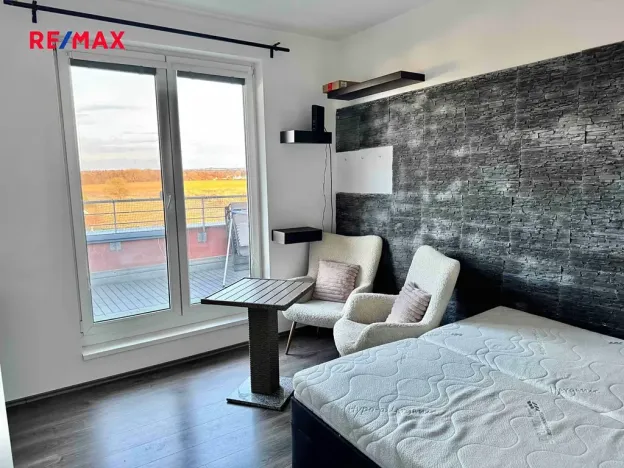 Pronájem bytu 1+kk, Praha - Pitkovice, Strakošová, 32 m2