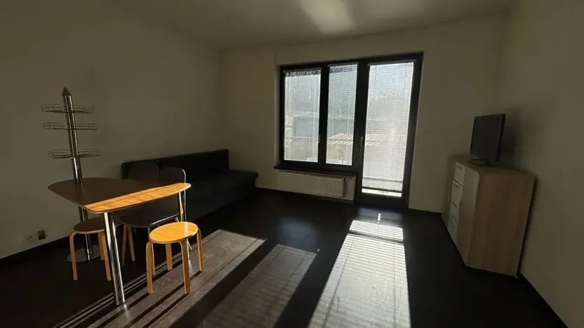 Pronájem bytu 1+kk, Praha - Libeň, V mezihoří, 35 m2