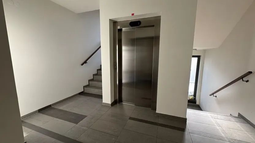 Pronájem bytu 1+kk, Praha - Libeň, V mezihoří, 35 m2