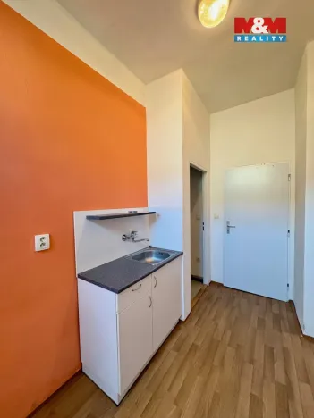 Pronájem obchodního prostoru, Krnov - Pod Bezručovým vrchem, Bezručova, 23 m2