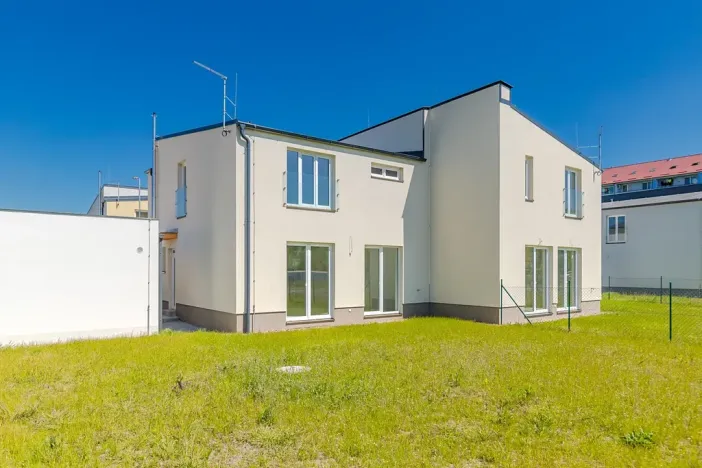 Prodej rodinného domu, Milovice, Modřínová, 104 m2