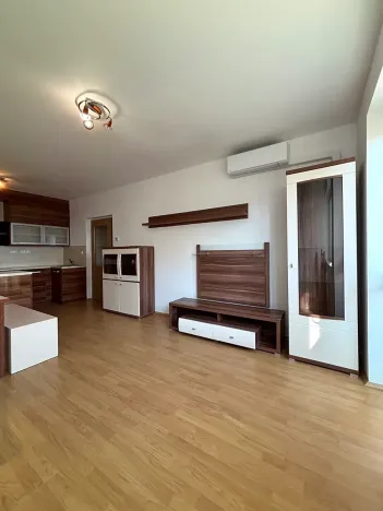 Pronájem bytu 2+kk, Jesenice, V Roháči I., 50 m2