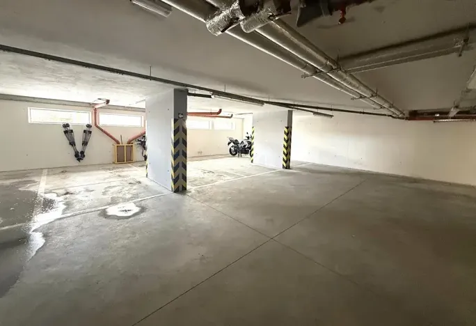 Pronájem garážového stání, Brno, Říčanská, 13 m2