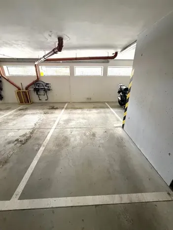 Pronájem garážového stání, Brno, Říčanská, 13 m2