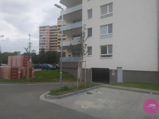 Pronájem garážového stání, Olomouc, Janského, 13 m2