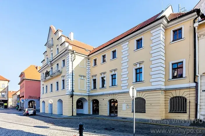 Prodej činžovního domu, Žatec, náměstí Svobody, 1500 m2