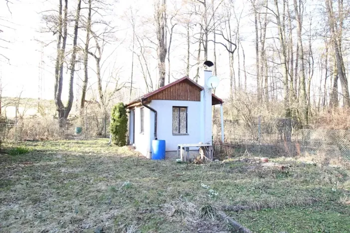 Pronájem chaty, Slaný, 16 m2