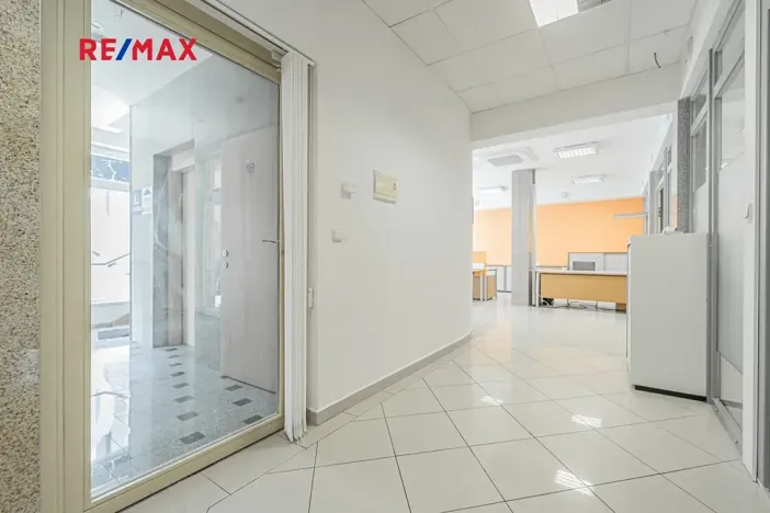 Pronájem kanceláře, Kladno, Osvoboz. pol. vězňů, 183 m2