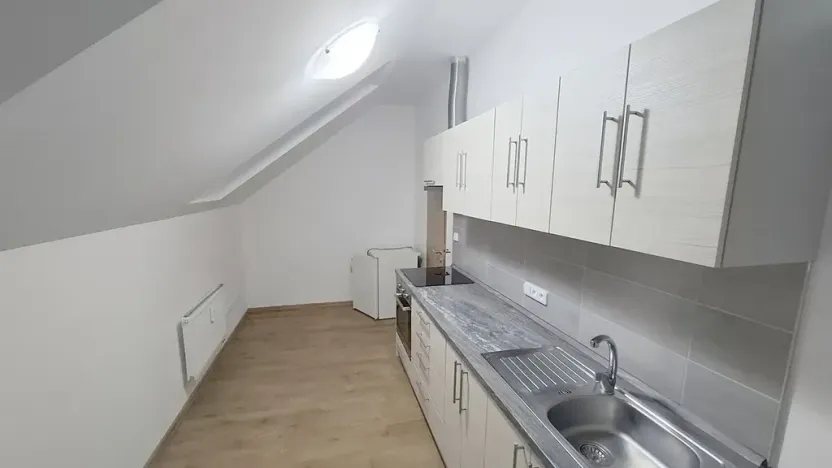 Pronájem bytu 1+kk, Jihlava, Hálkova, 26 m2