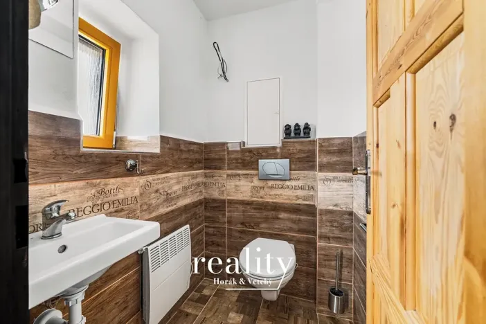 Prodej apartmánu, Jevišovka, 190 m2