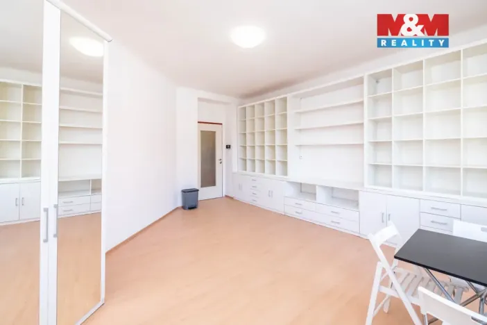 Pronájem bytu 1+kk, Praha - Dejvice, Kafkova, 33 m2