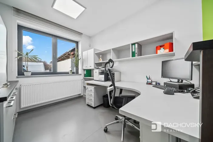 Prodej kanceláře, Pardubice, K Dolíčku, 374 m2