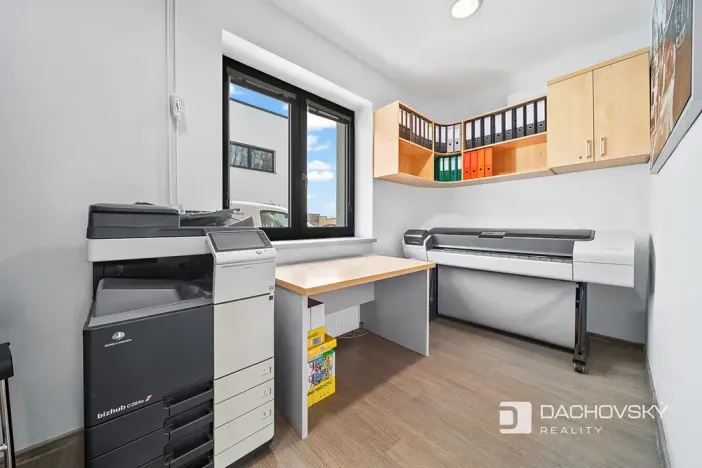 Prodej kanceláře, Pardubice, K Dolíčku, 374 m2
