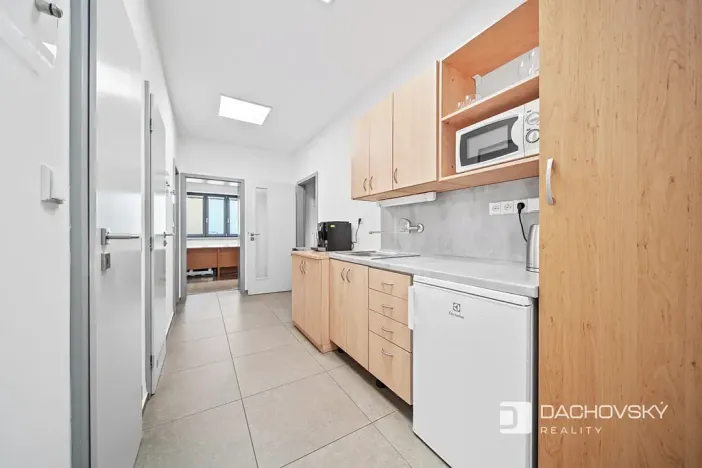 Prodej kanceláře, Pardubice, K Dolíčku, 374 m2