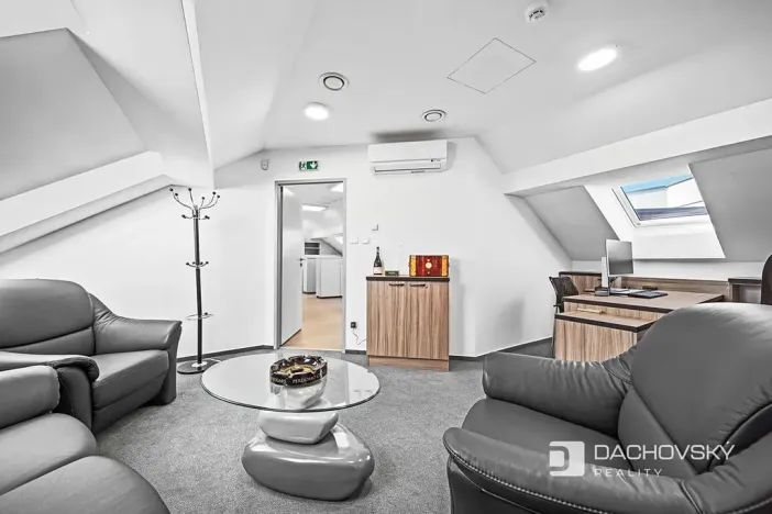 Prodej kanceláře, Pardubice, K Dolíčku, 374 m2