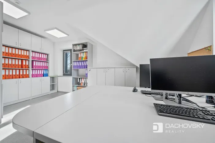 Prodej kanceláře, Pardubice, K Dolíčku, 374 m2