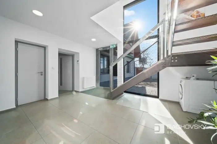 Prodej kanceláře, Pardubice, K Dolíčku, 374 m2