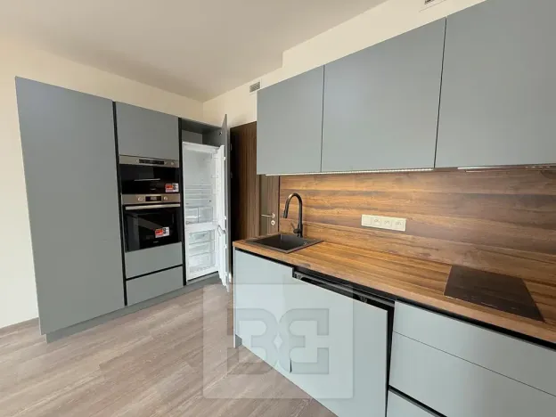 Pronájem bytu 1+kk, Praha - Hloubětín, Poděbradská, 37 m2