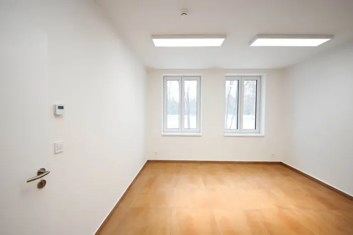 Pronájem kanceláře, Hořín, 420 m2