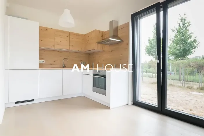 Pronájem bytu 2+kk, Praha - Libeň, Menclova, 62 m2