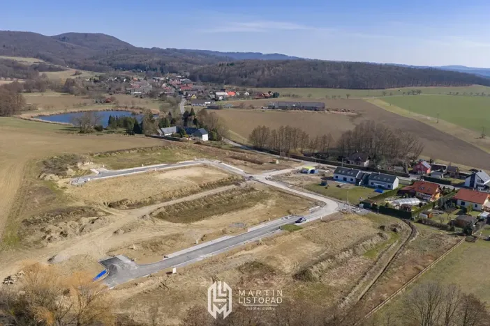 Prodej pozemku pro bydlení, Komárov, 743 m2