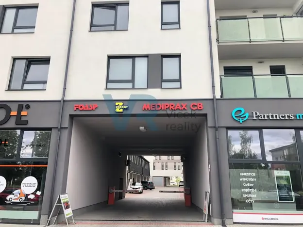 Pronájem garážového stání, České Budějovice, Husova tř., 16 m2