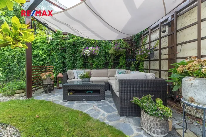 Prodej rodinného domu, Praha - Lochkov, V oudolku, 183 m2