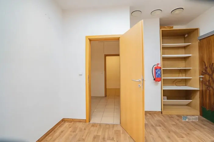 Prodej obchodního prostoru, Praha - Hlubočepy, Hlubočepská, 104 m2