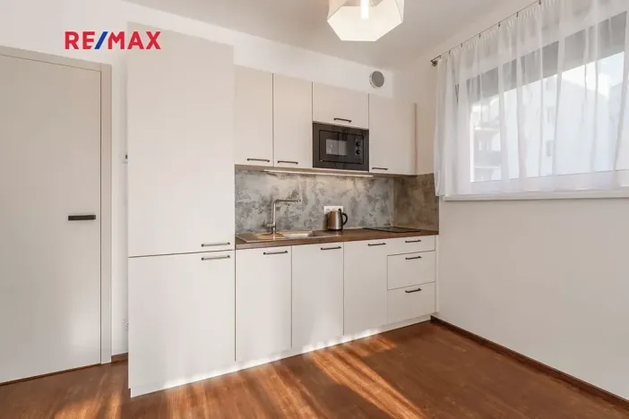 Pronájem bytu 1+kk, Praha - Chodov, Šternovská, 30 m2