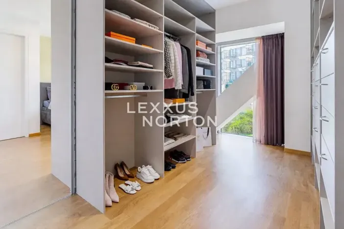 Prodej atypického bytu, Praha - Smíchov, Kobrova, 134 m2