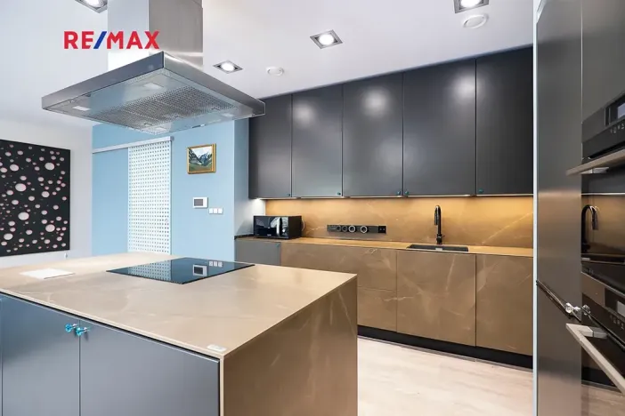 Prodej rodinného domu, Hovorčovice, Na Konci světa, 188 m2