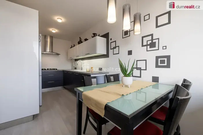 Prodej bytu 3+1, Praha - Řepy, Nevanova, 73 m2