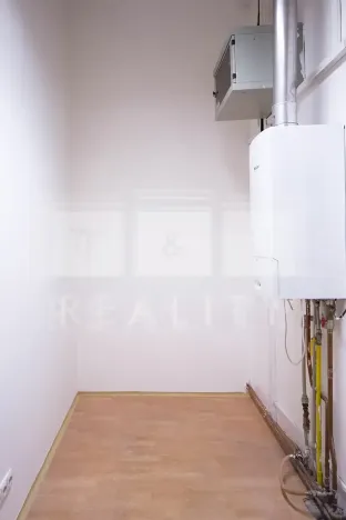 Pronájem obchodního prostoru, Hradec Králové, Švehlova, 61 m2