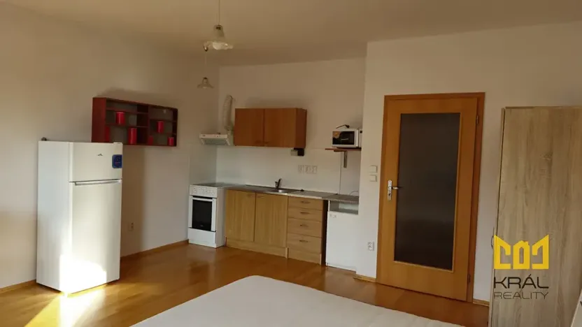 Pronájem bytu 1+kk, Praha - Strašnice, Názovská, 39 m2