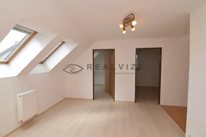 Pronájem bytu 3+1, Hluboká nad Vltavou, Sadová, 60 m2