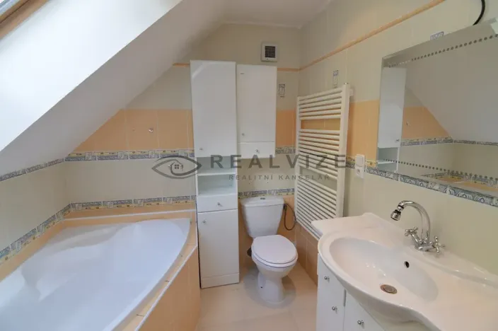 Pronájem bytu 3+1, Hluboká nad Vltavou, Sadová, 60 m2