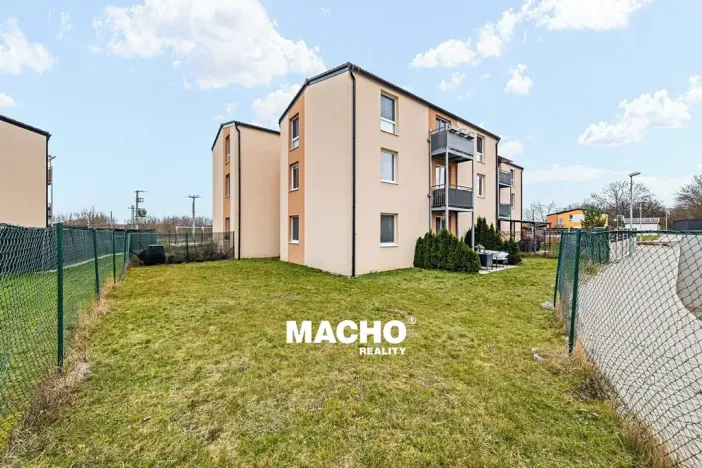 Prodej bytu 3+kk, Hostouň, U Tvrze, 70 m2