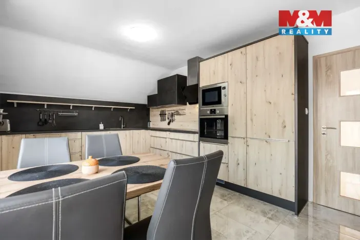 Prodej rodinného domu, Očihov, 280 m2