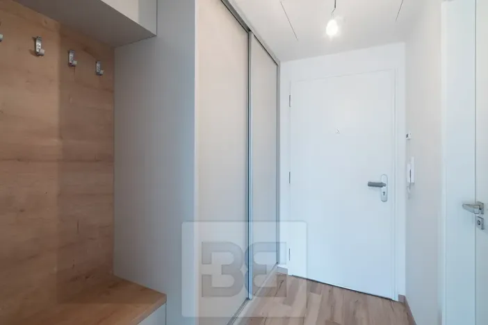 Pronájem bytu 1+kk, Praha - Hloubětín, Poděbradská, 32 m2