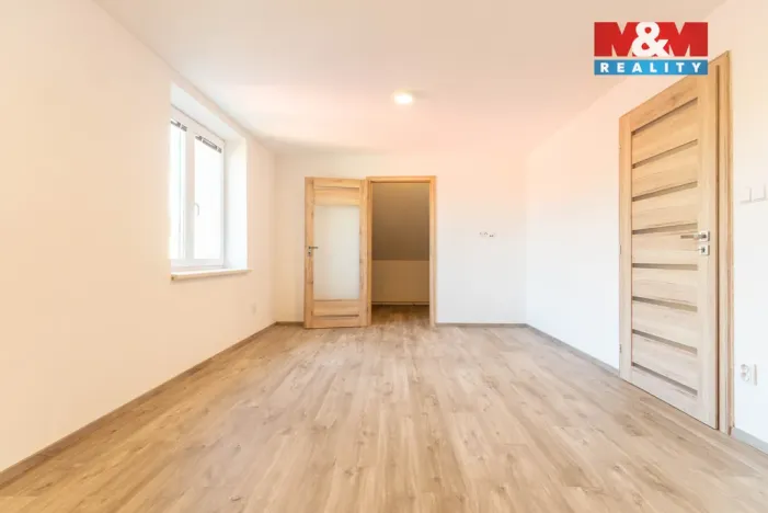 Prodej rodinného domu, Okrouhlá, 222 m2