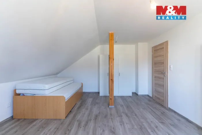 Prodej rodinného domu, Okrouhlá, 222 m2