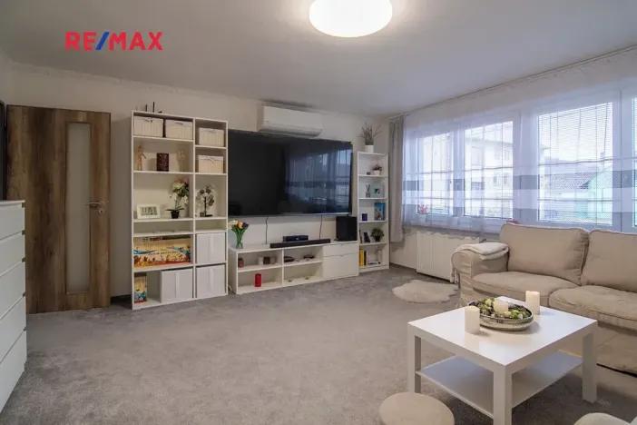 Prodej rodinného domu, Milovice, 249 m2