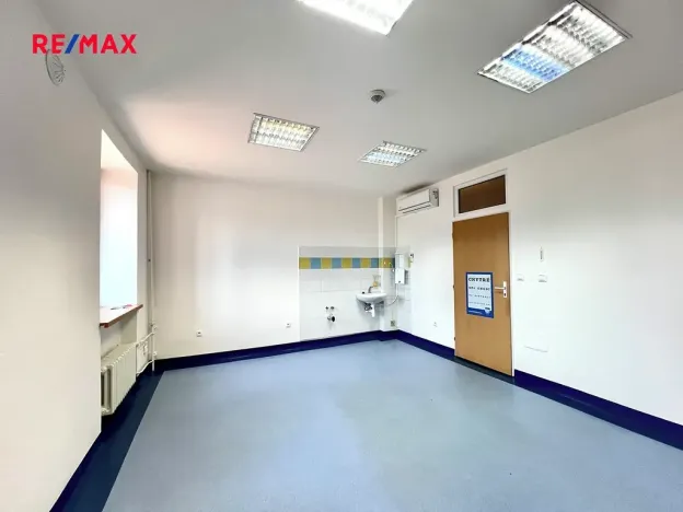 Pronájem kanceláře, Kyjov, Masarykovo náměstí, 21 m2