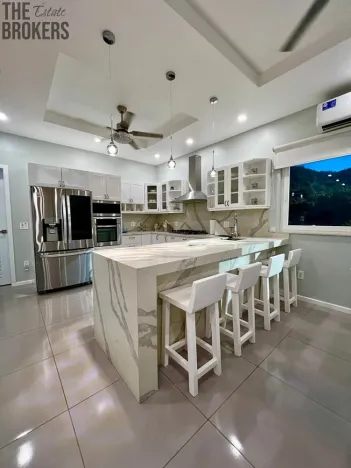 Prodej rodinného domu, Coxen Hole, Roatán, Honduras, 245 m2