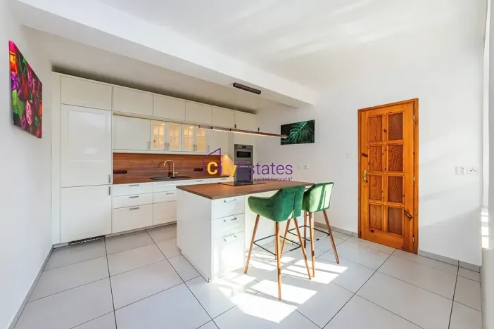 Pronájem rodinného domu, Praha - Šeberov, Zadní, 212 m2