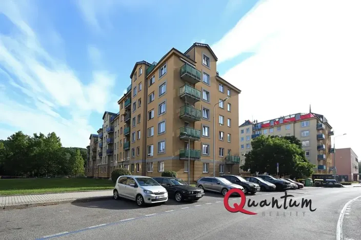 Pronájem garážového stání, Praha - Libeň, Kovanecká, 18 m2