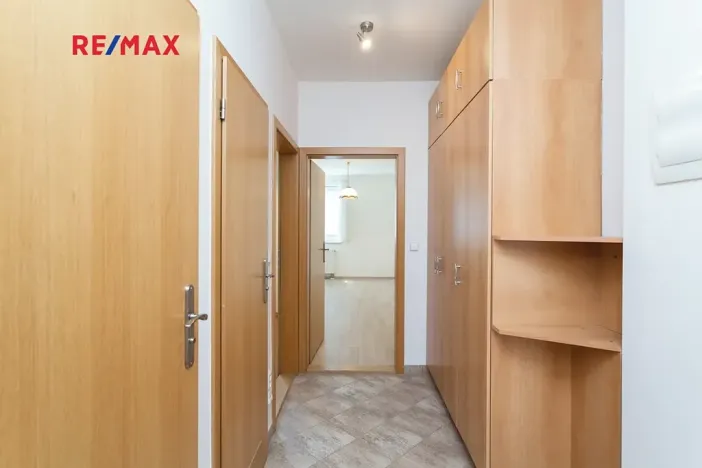 Pronájem bytu 2+kk, Praha - Strašnice, Názovská, 52 m2