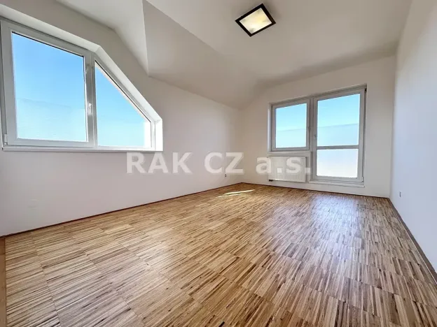 Prodej bytu 3+kk, Šestajovice, Revoluční, 74 m2