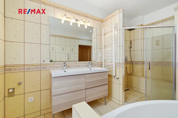 Prodej rodinného domu, Břasy, 298 m2